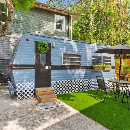 Four Different Options At One Great Location-- 1 - Spacious 3 Bed 2 Bath House Or 2- 2Nd Floor 2 Bed 1 Bath Guesthouse Or 3- 1St Floor Studio Or 3- A Tiny Home Rv Tampa Exterior foto