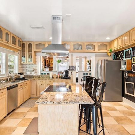 Four Different Options At One Great Location-- 1 - Spacious 3 Bed 2 Bath House Or 2- 2Nd Floor 2 Bed 1 Bath Guesthouse Or 3- 1St Floor Studio Or 3- A Tiny Home Rv Tampa Exterior foto