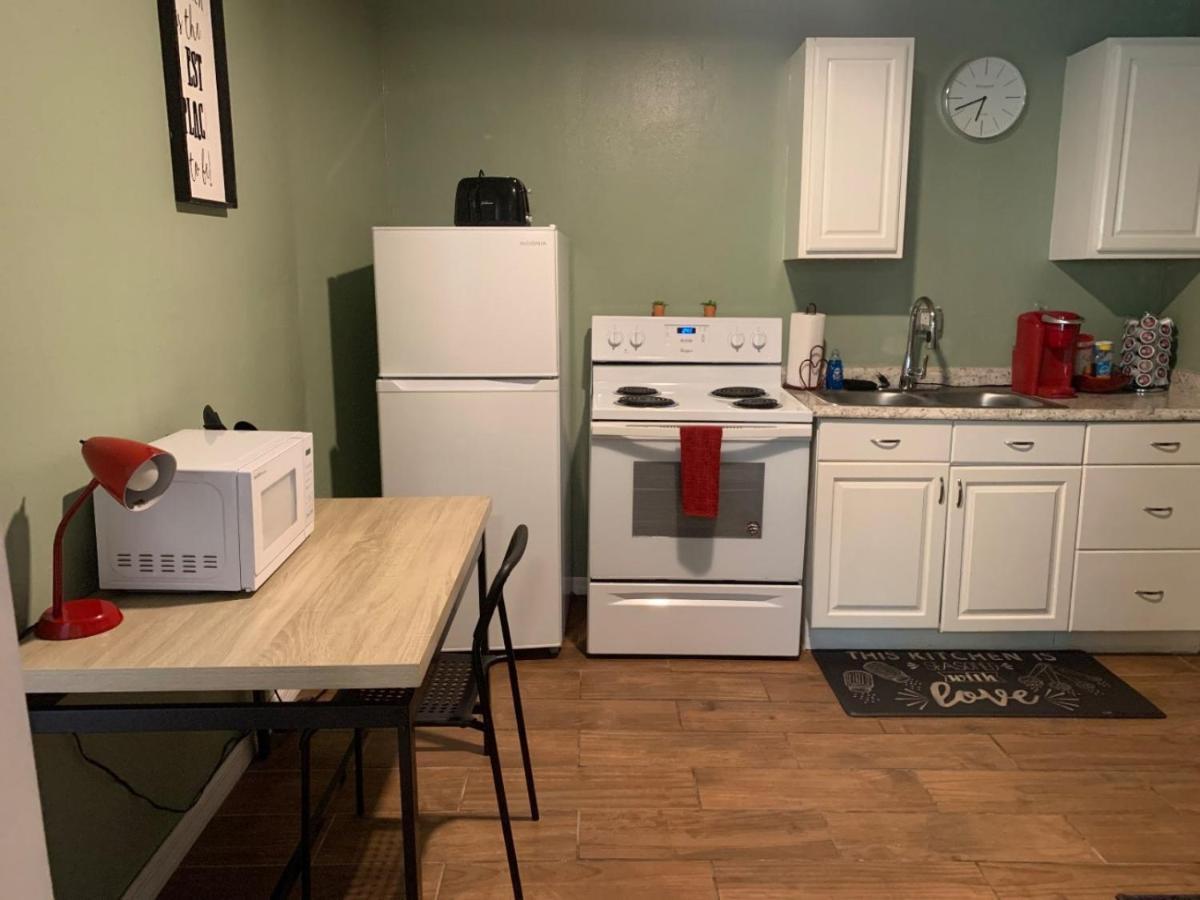 Four Different Options At One Great Location-- 1 - Spacious 3 Bed 2 Bath House Or 2- 2Nd Floor 2 Bed 1 Bath Guesthouse Or 3- 1St Floor Studio Or 3- A Tiny Home Rv Tampa Exterior foto