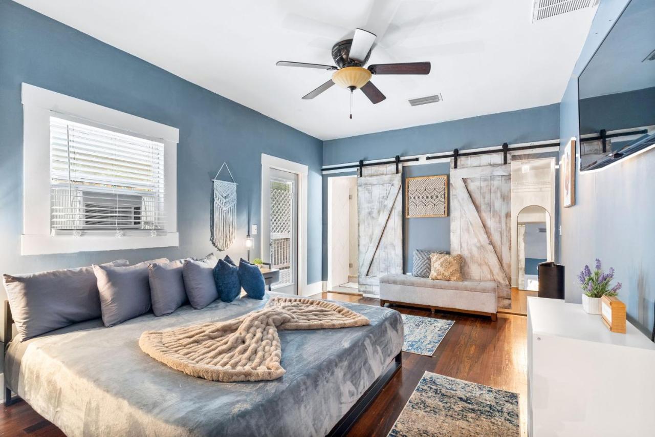 Four Different Options At One Great Location-- 1 - Spacious 3 Bed 2 Bath House Or 2- 2Nd Floor 2 Bed 1 Bath Guesthouse Or 3- 1St Floor Studio Or 3- A Tiny Home Rv Tampa Exterior foto